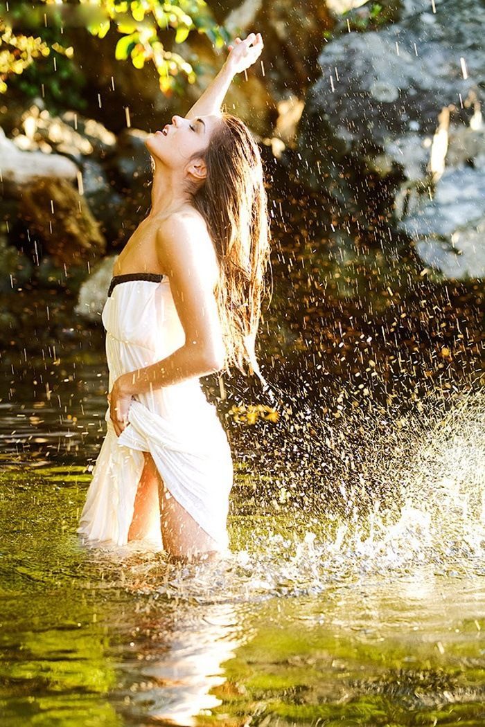 Marie Avgeropoulos in Joinville