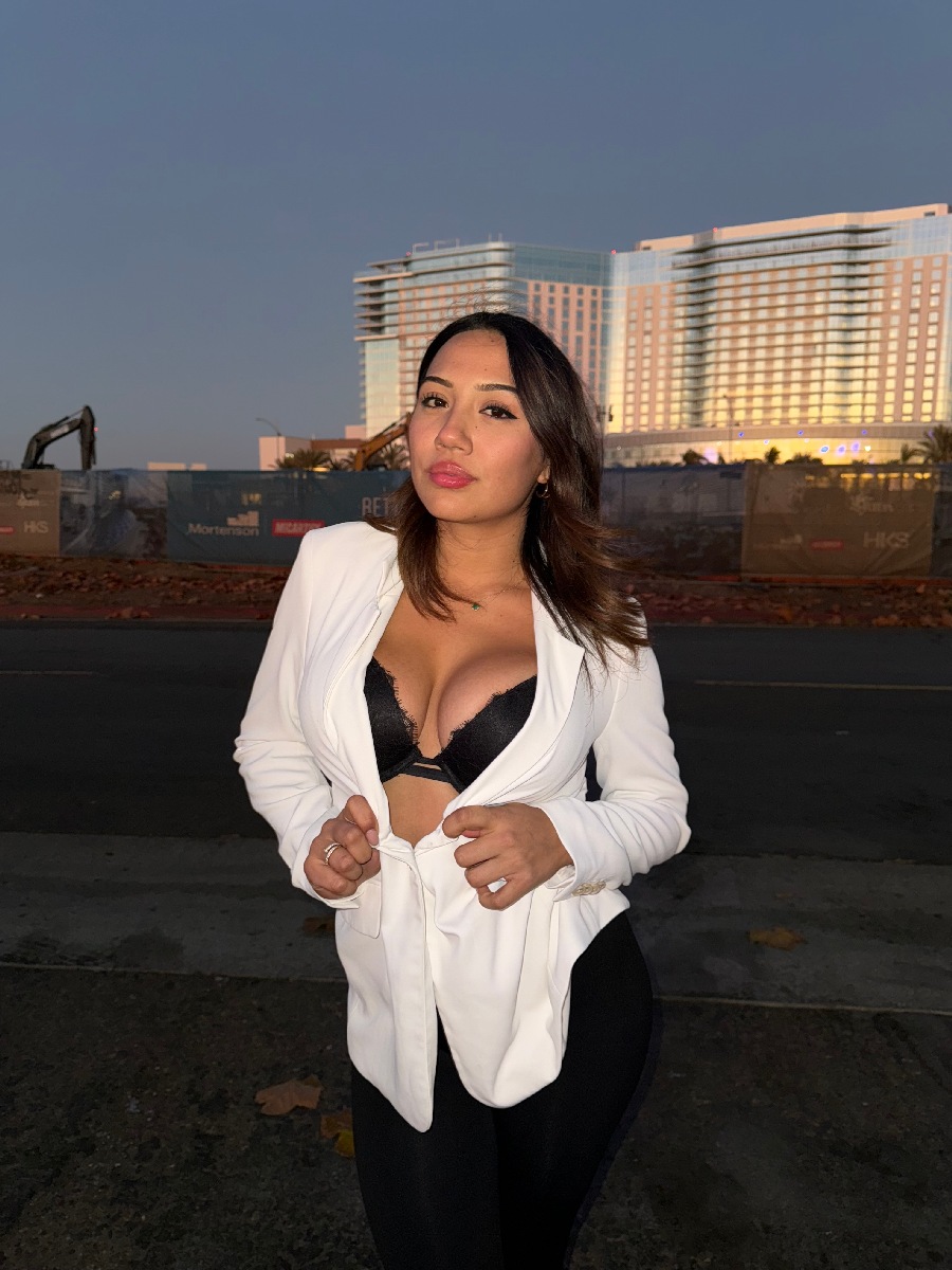 Take a pause and enjoy Ali Cruz — streaming from Joinville