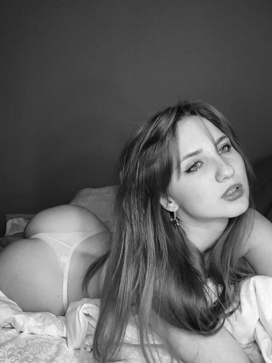 Take a pause and enjoy Nata nude — streaming from Joinville