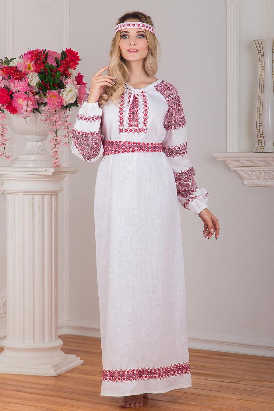 Women in Slavic costumes in Joinville