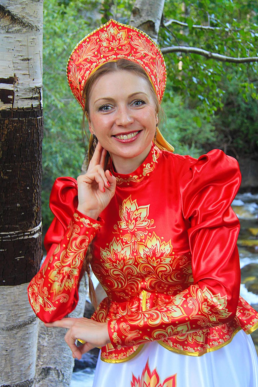 Women in Slavic costumes in Joinville