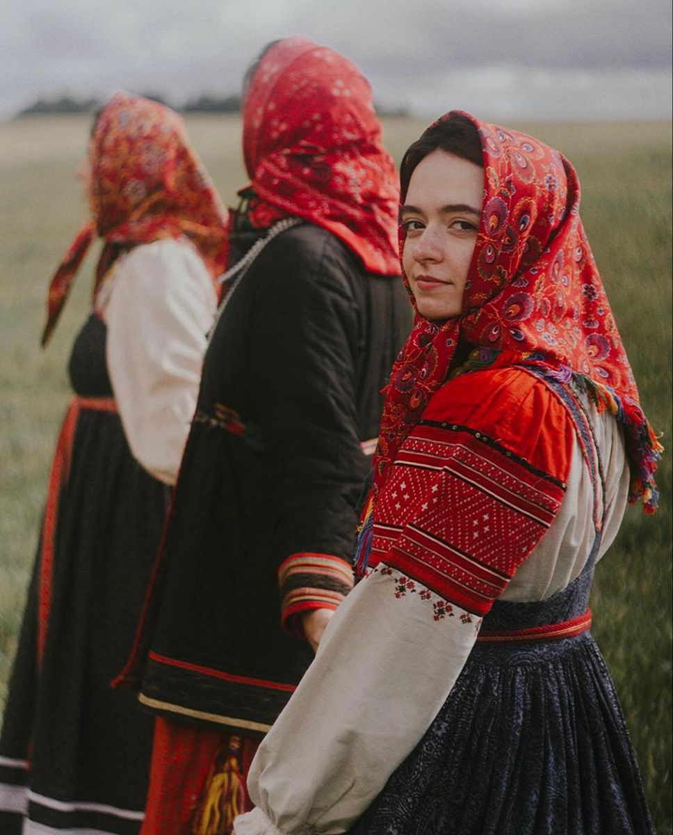 Women in Slavic costumes in Joinville