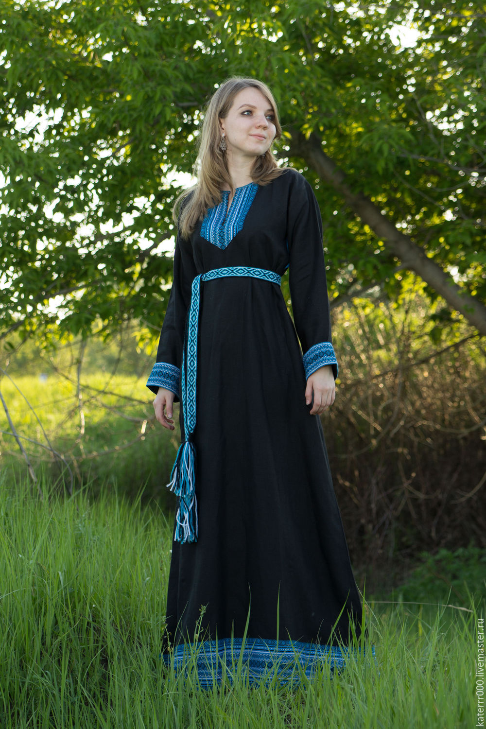 Women in Slavic costumes in Joinville