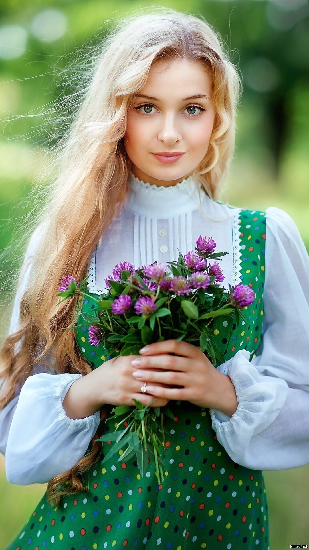 Girls in Slavic costumes in Joinville