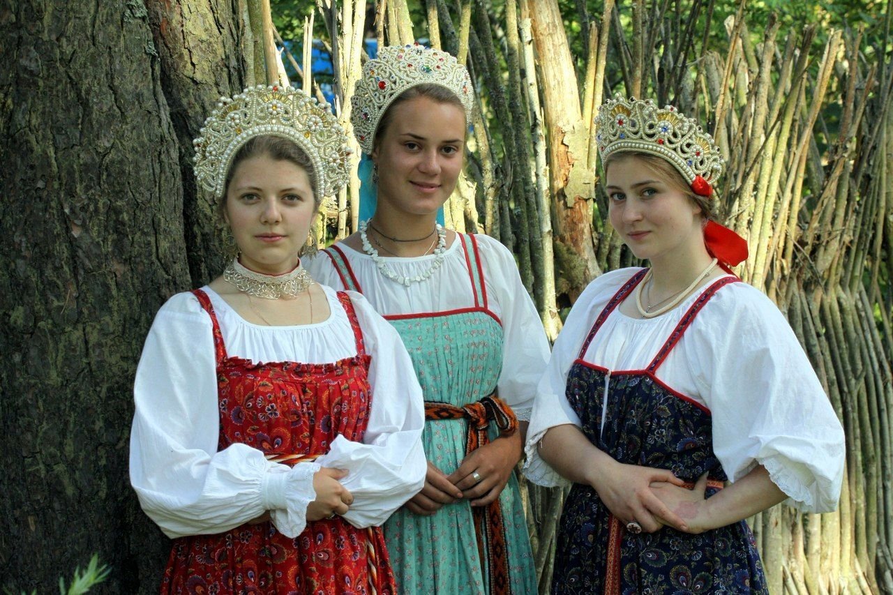 Sexy model Girls in Slavic costumes in Joinville