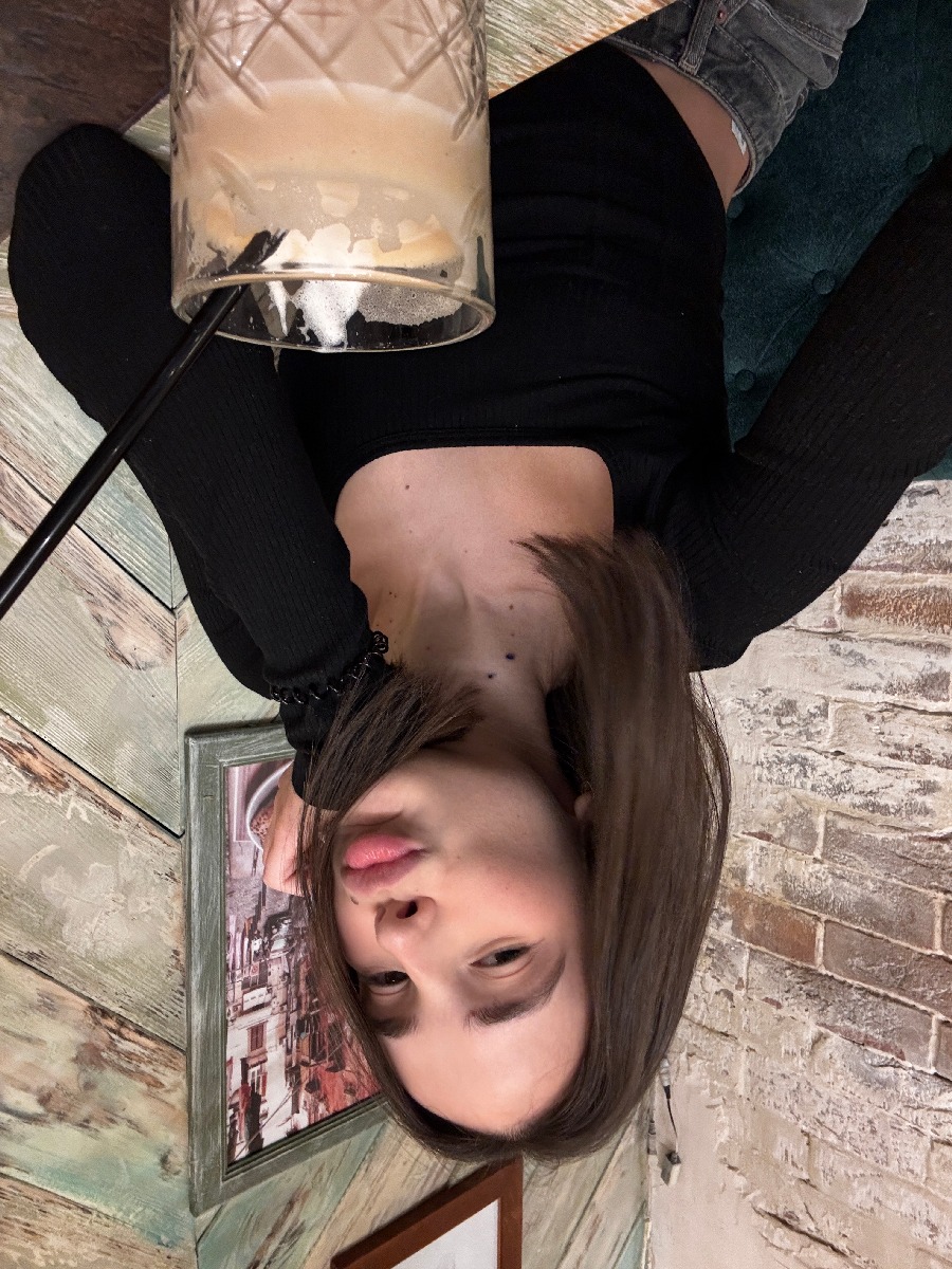 Fresh photos, fresh mood — Tina online in Joinville